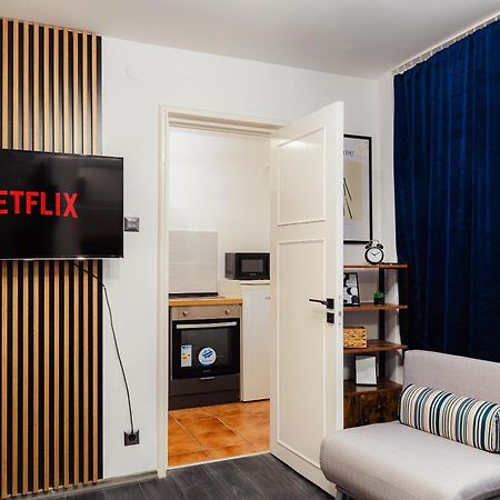 Central Modern Apartment - Victory Square Near Government Building Bucureşti Ngoại thất bức ảnh