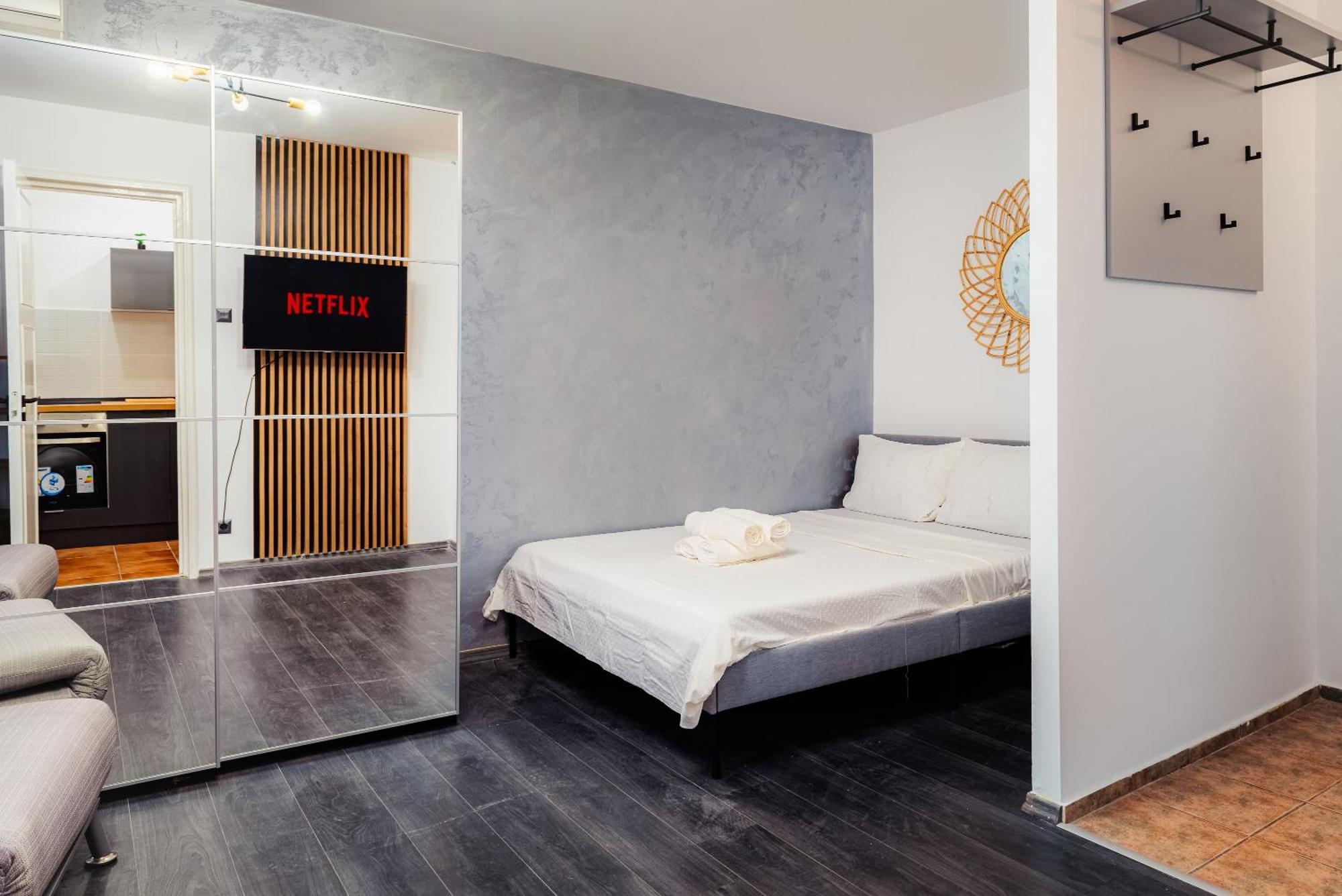 Central Modern Apartment - Victory Square Near Government Building Bucureşti Ngoại thất bức ảnh