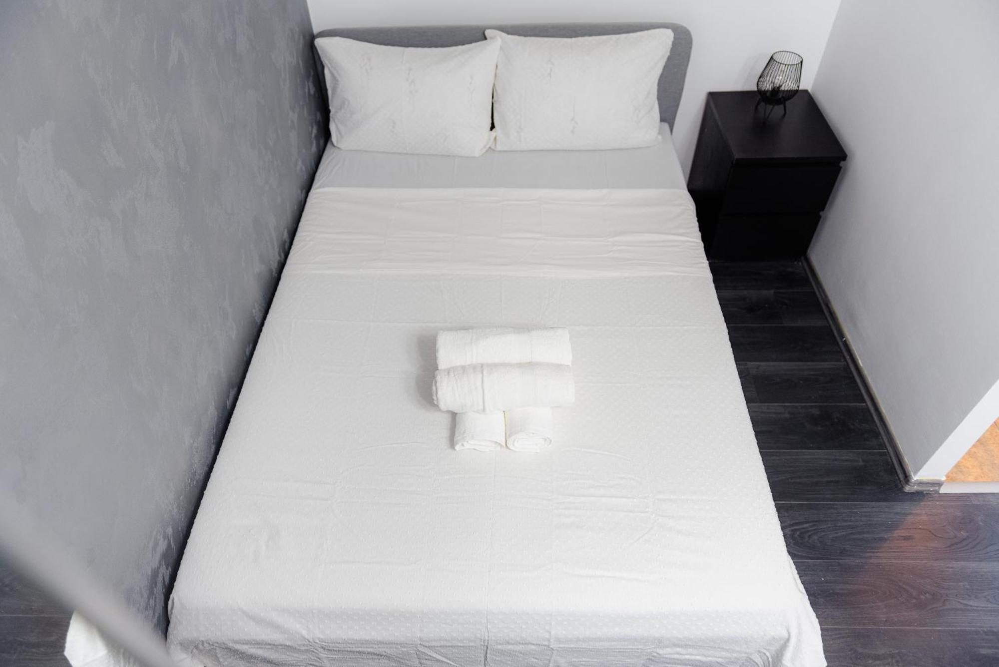 Central Modern Apartment - Victory Square Near Government Building Bucureşti Ngoại thất bức ảnh